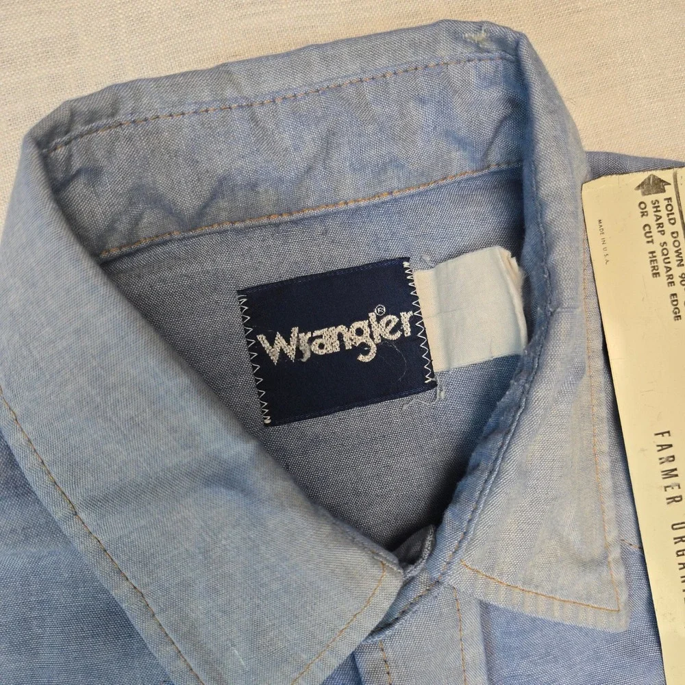 VTG Wrangler Shirt Large Mens Blue Chambray Cotton USA Cowboy Western Pearl Snap